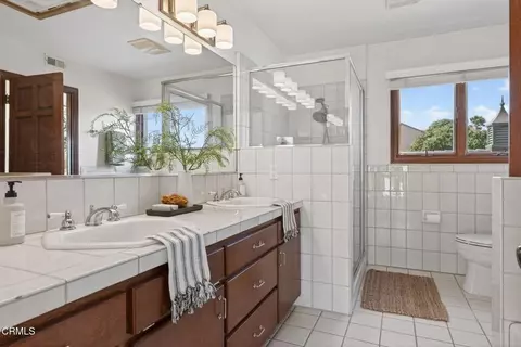Bath - 3009 Ocean Dr, Oxnard, CA 93035 photo 3 of 4
