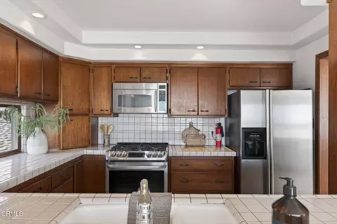 Kitchen - 3009 Ocean Dr, Oxnard, CA 93035 photo 4 of 4