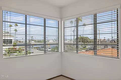 Bedroom - 3009 Ocean Dr, Oxnard, CA 93035 photo 4 of 5