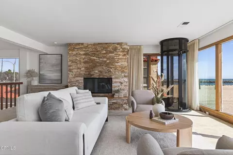 Living - 3009 Ocean Dr, Oxnard, CA 93035 photo 4 of 6