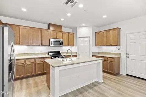 Kitchen - 3145 Lisbon Ln, Oxnard, CA 93036 photo 2 of 5