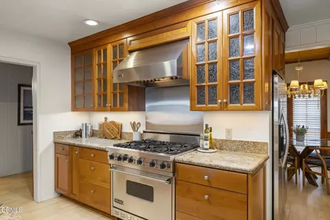 Kitchen - 332 Sunset Dr, Oxnard, CA 93035 photo 3 of 6