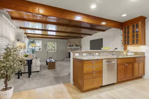 Kitchen - 332 Sunset Dr, Oxnard, CA 93035 photo 4 of 6
