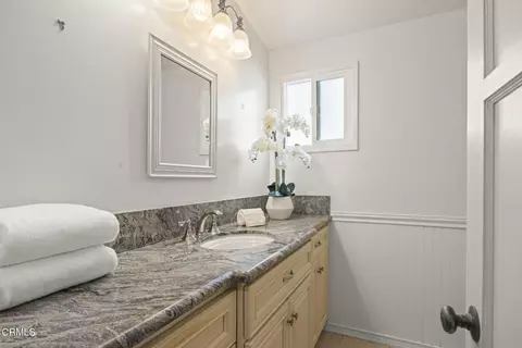 Bath - 332 Sunset Dr, Oxnard, CA 93035 photo 3 of 4