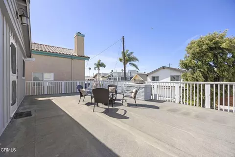 Exterior - 332 Sunset Dr, Oxnard, CA 93035 photo 6 of 7