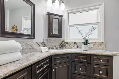 Bath - 332 Sunset Dr, Oxnard, CA 93035 photo 1 of 4