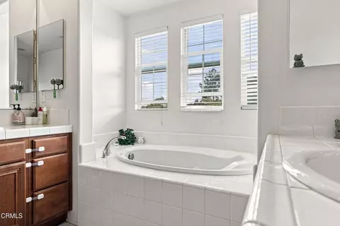 Bath - 1143 Ambrosia St, Oxnard, CA 93030 photo 4 of 7