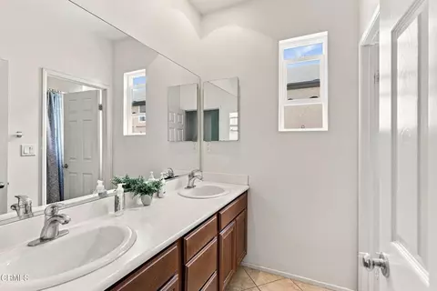 Bath - 1143 Ambrosia St, Oxnard, CA 93030 photo 6 of 7