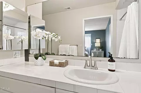 Bath - 2206 Derby St, Camarillo, CA 93010 photo 3 of 3