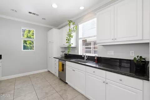 Kitchen - 3146 N Ventura Rd, Oxnard, CA 93036 photo 2 of 5