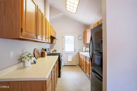 Kitchen - 233 El Plano Dr, Ojai, CA 93023 photo 3 of 6