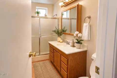 Bath - 935 E Hillcrest Dr, Thousand Oaks, CA 91360 photo 2 of 3