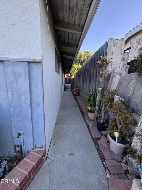 Exterior - 935 E Hillcrest Dr, Thousand Oaks, CA 91360 photo 14 of 14