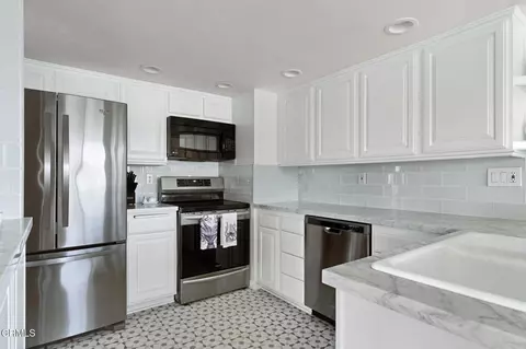 Kitchen - 4532 La Brea St, Oxnard, CA 93035 photo 1 of 2