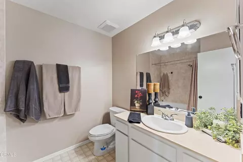 Bath - 3010 Leeward Way, Oxnard, CA 93035 photo 3 of 3