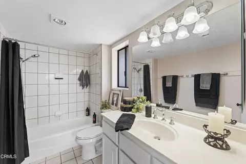 Bath - 3010 Leeward Way, Oxnard, CA 93035 photo 2 of 3