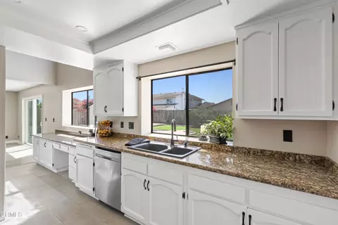 Kitchen - 3010 Leeward Way, Oxnard, CA 93035 photo 2 of 5