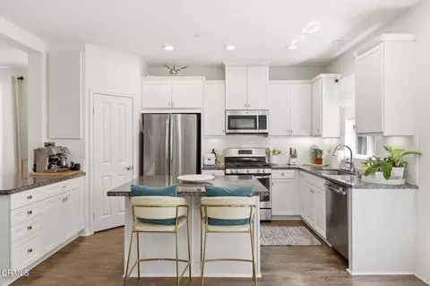 Kitchen - 664 Owens River Dr, Oxnard, CA 93036 photo 3 of 4