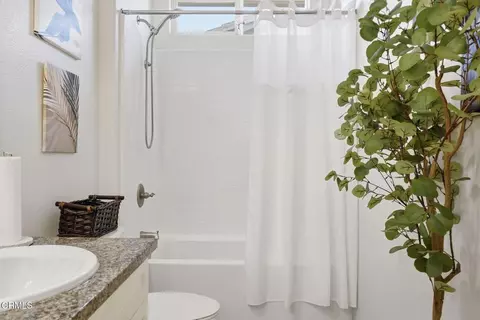 Bath - 664 Owens River Dr, Oxnard, CA 93036 photo 7 of 8