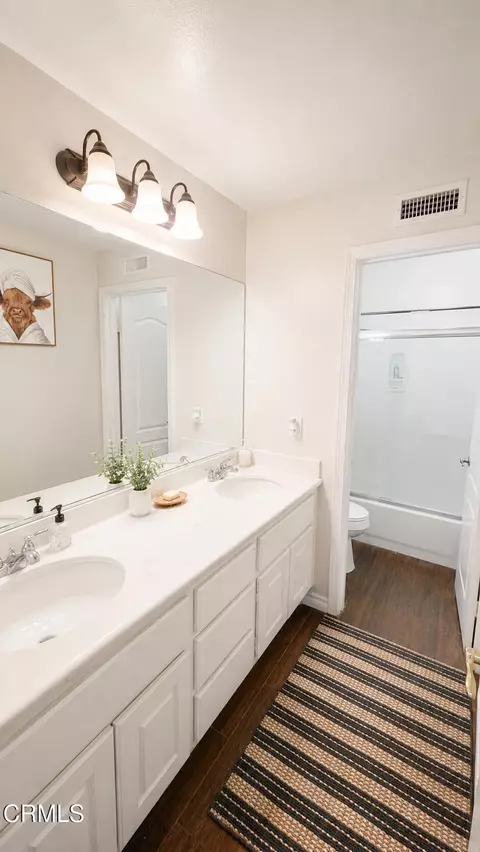 Bath - 1361 Domingo Pl, Oxnard, CA 93030 photo 2 of 8