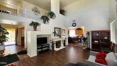 Entry Way - 1361 Domingo Pl, Oxnard, CA 93030 photo 2 of 11