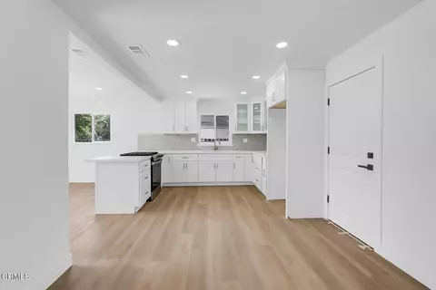Entry Way - 2208 Cornwell Ave, Modesto, CA 95350 photo 2 of 2