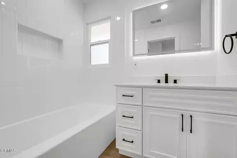 Bath - 2208 Cornwell Ave, Modesto, CA 95350 photo 2 of 6