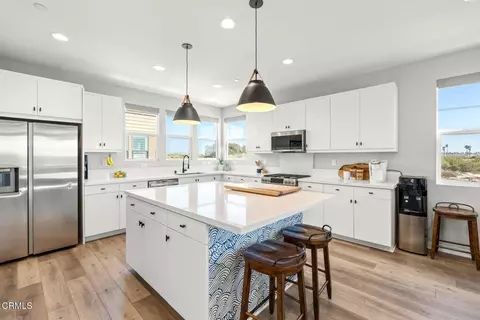 Kitchen - 1087 Canal St, Oxnard, CA 93035 photo 2 of 4