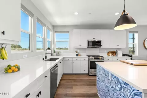 Kitchen - 1087 Canal St, Oxnard, CA 93035 photo 3 of 4