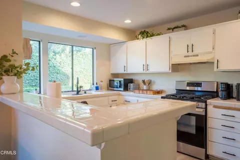 Kitchen - 2272 Birch Glen Ave #148, Simi Valley, CA 93063 photo 2 of 2