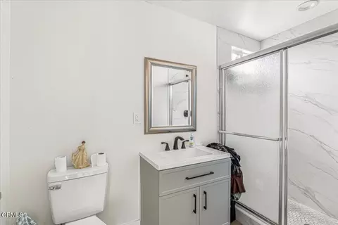 Bath - 226 N Mckinley Ave, Oxnard, CA 93030 photo 3 of 4