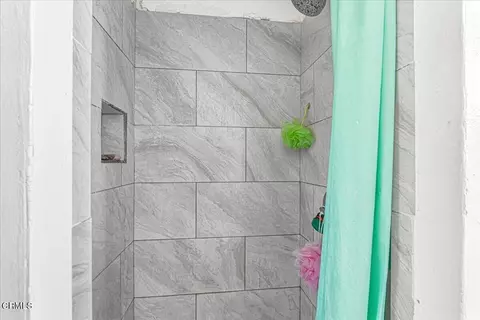 Bath - 226 N Mckinley Ave, Oxnard, CA 93030 photo 2 of 4