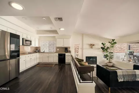 Kitchen - 2400 Temple Ave, Camarillo, CA 93010 photo 3 of 5