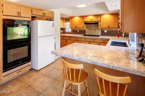 Kitchen - 1601 Holly Ave, Oxnard, CA 93036 photo 1 of 3