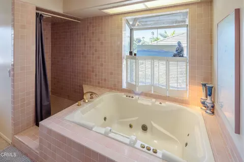 Bath - 1601 Holly Ave, Oxnard, CA 93036 photo 2 of 4
