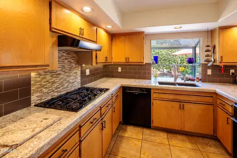 Kitchen - 1601 Holly Ave, Oxnard, CA 93036 photo 3 of 3