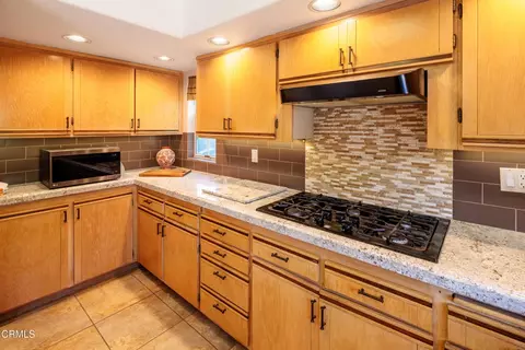 Kitchen - 1601 Holly Ave, Oxnard, CA 93036 photo 2 of 3