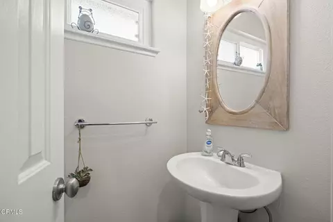 Bath - 1920 Pamela St, Oxnard, CA 93036 photo 5 of 5