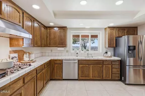 Kitchen - 1910 Ivanhoe Ave, Oxnard, CA 93030 photo 1 of 2