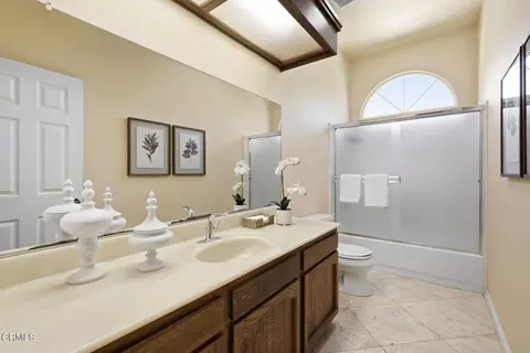 Bath - 1910 Ivanhoe Ave, Oxnard, CA 93030 photo 2 of 4