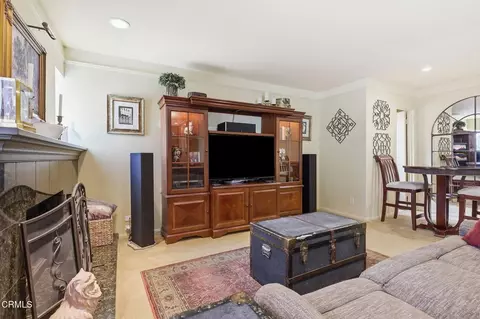 Living - 978 Jasper Ave, Ventura, CA 93004 photo 2 of 6