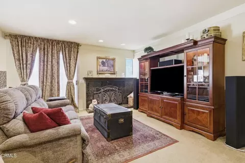 Living - 978 Jasper Ave, Ventura, CA 93004 photo 3 of 6