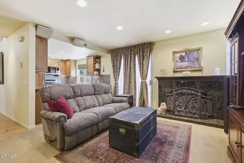 Living - 978 Jasper Ave, Ventura, CA 93004 photo 5 of 6