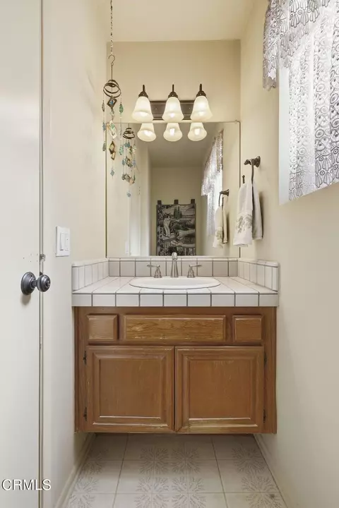 Bath - 978 Jasper Ave, Ventura, CA 93004 photo 1 of 6