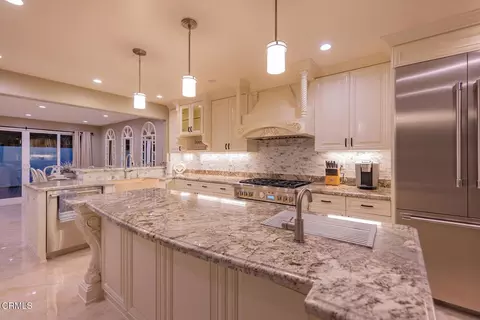 Kitchen - 5106 Seabreeze Way, Oxnard, CA 93035 photo 2 of 5