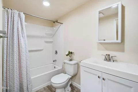 Bath - 1009 Inman Cir, Simi Valley, CA 93065 photo 3 of 3