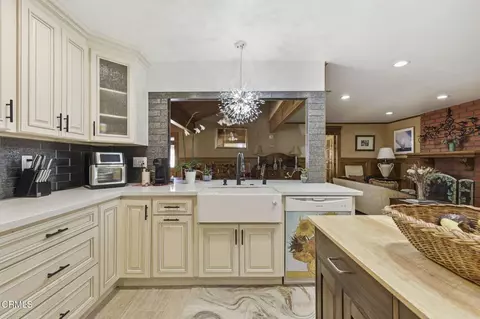 Kitchen - 2044 Patricia St, Oxnard, CA 93036 photo 4 of 5