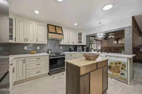 Kitchen - 2044 Patricia St, Oxnard, CA 93036 photo 2 of 5