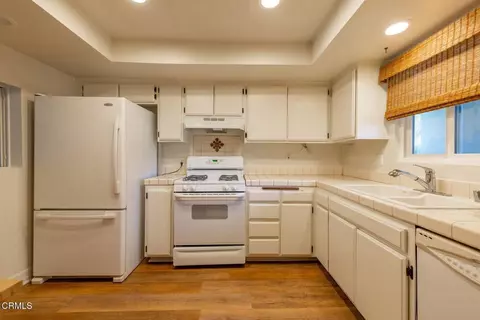 Kitchen - 609 Canada St #H, Ojai, CA 93023 photo 1 of 2