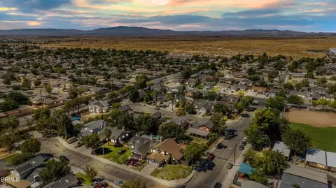 View/Area - 812 W Ave H-5, Lancaster, CA 93534 photo 4 of 5